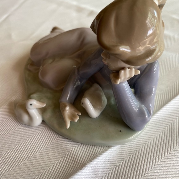 RETIRED ‘1995 PAYFUL FRIENDS LLADRO’ PORCELAIN FIGURINE- Item #01005609 - Picture 6 of 6
